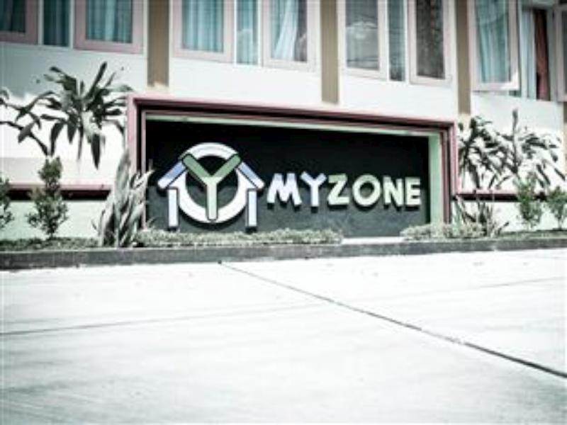 Myzone Homtel Hotel Семаранг Екстериор снимка